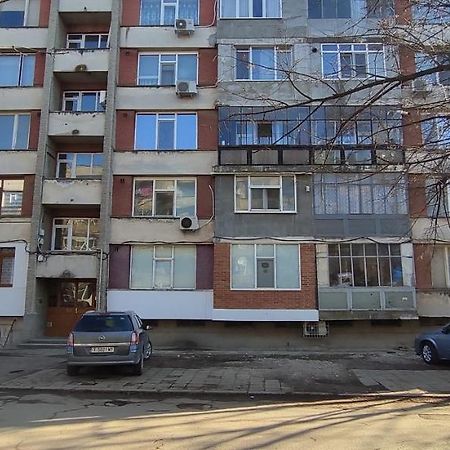 Уютен Апартамент В Търговище - 2 Спални И Кухня Exteriör bild