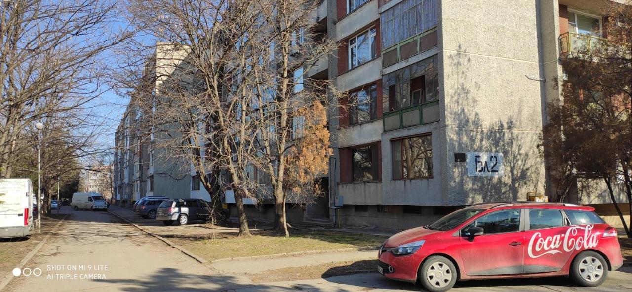 Уютен Апартамент В Търговище - 2 Спални И Кухня Exteriör bild
